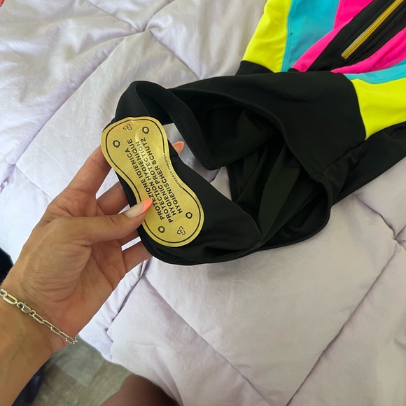 Zipper front, colorful one Piece - Picture 3 of 4